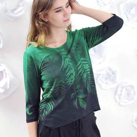Bluzka kobieca zielono-czarna z motywem roślinnym - Mimozami